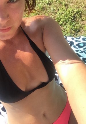 Khaly adult dating in Freeport Illinois